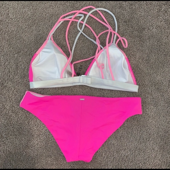 Victoria’s Secret Bikini - Picture 5 of 8